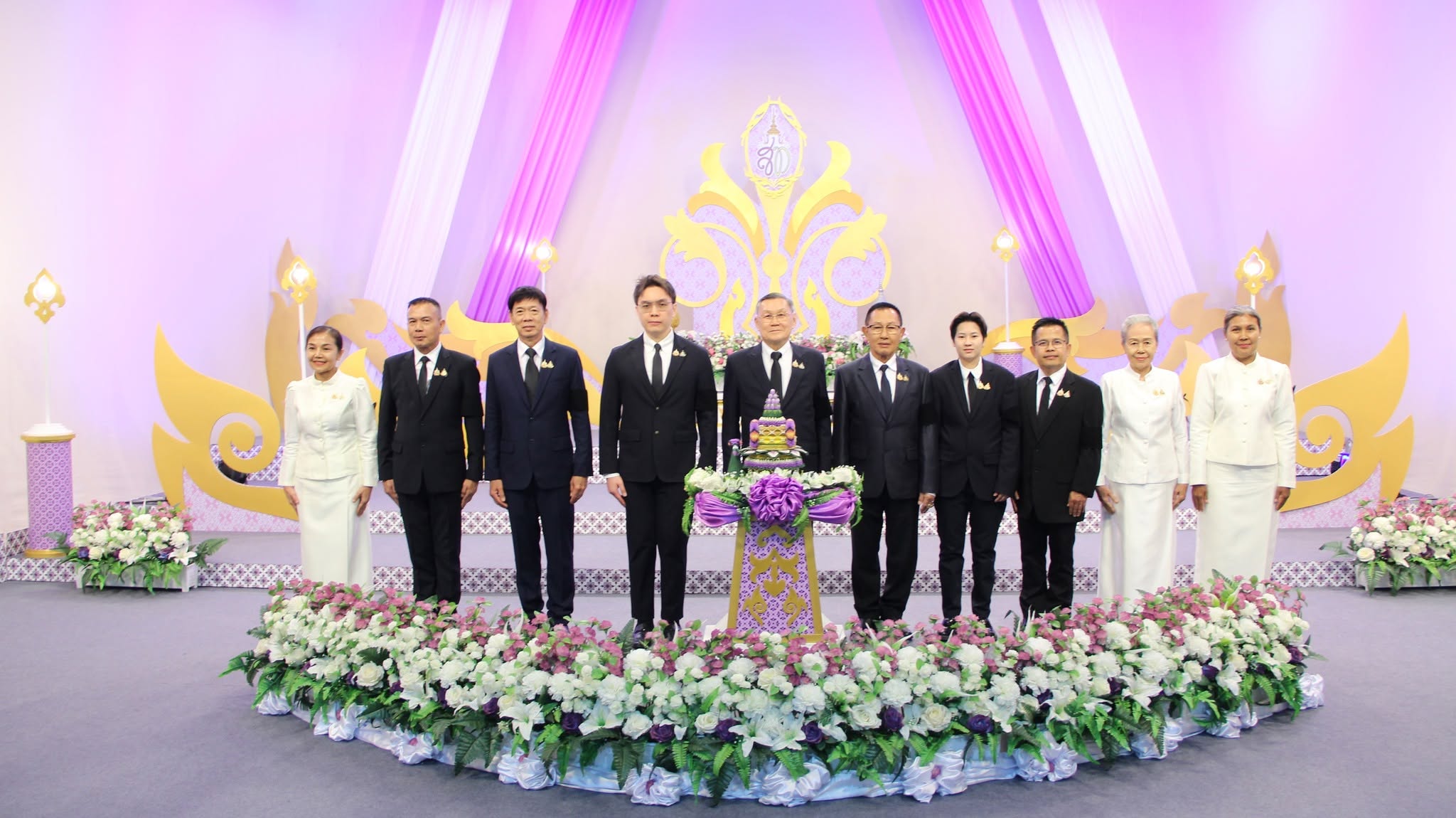 ลุงแดง มงคลรัตน์ ตะวันเดือน ถวายพร 3